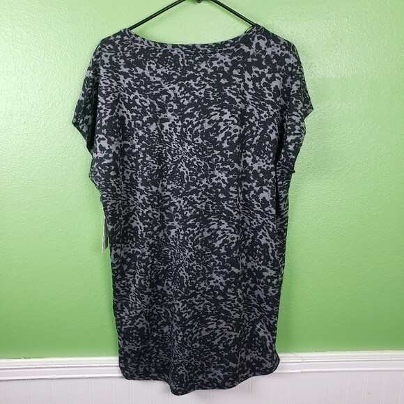 Halston Studio Black/Gray Animal Print Abstract Short Sleeve Stretchy Tshirt XL - Picture 5 of 10